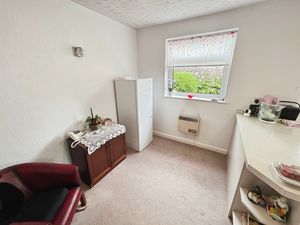 Kitchen breakfast area- click for photo gallery